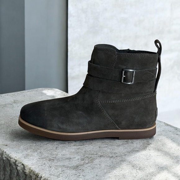 UGG Shoes - UGG Women's Josefene Green Suede Ankle Boots! Size 9!